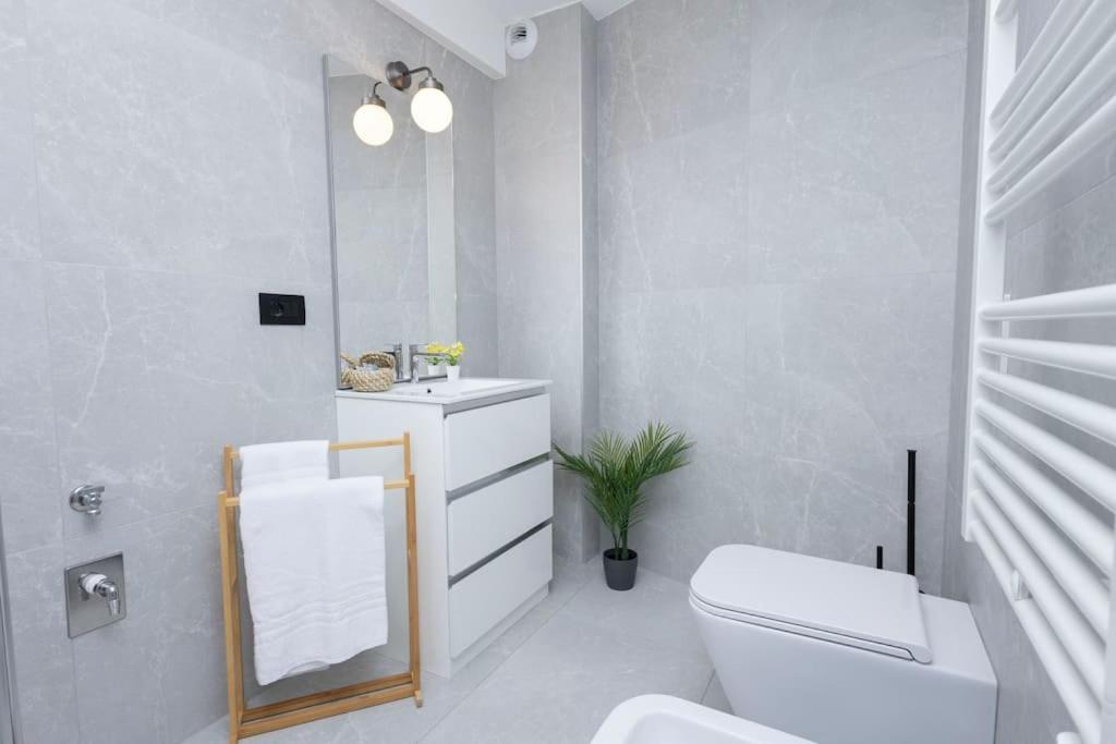Darsena Charming Apartment By 101Flats Milan Bagian luar foto