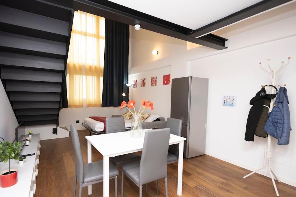 Darsena Charming Apartment By 101Flats Milan Bagian luar foto